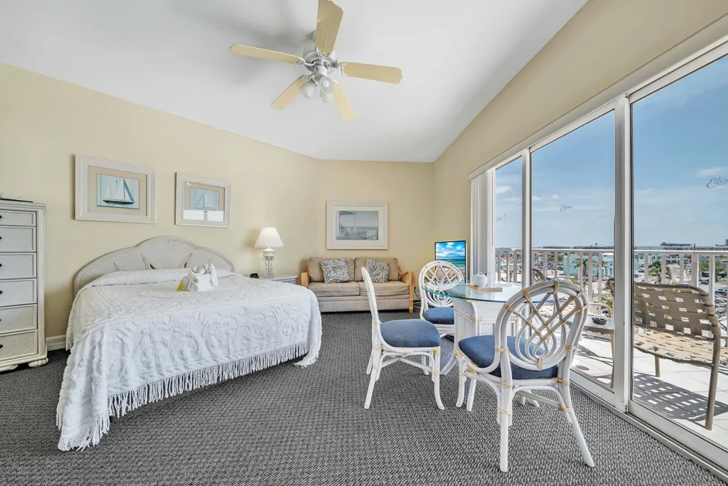 Accommodations page B SINGLE SUITE slide show pic 1