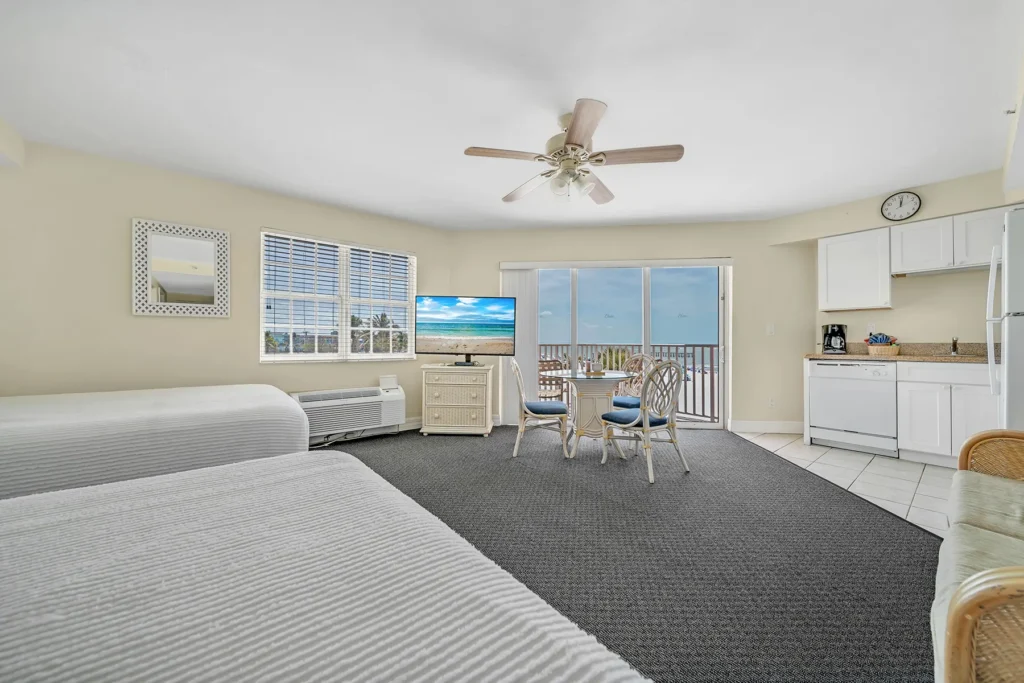 Accommodations page C DOUBLE SUITE slide show pic 3