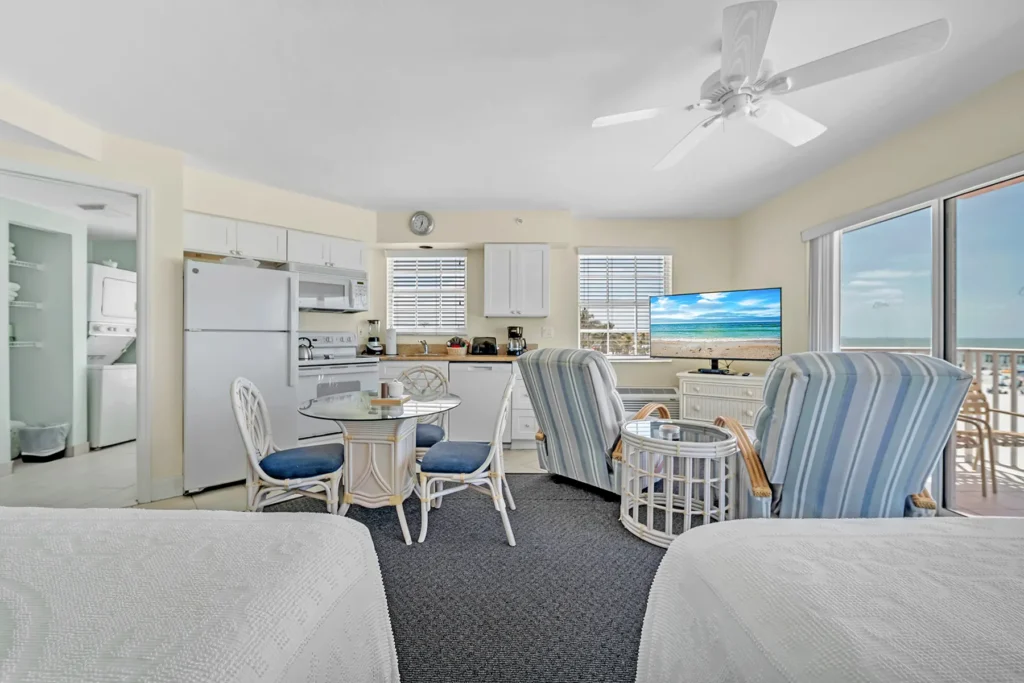 Accommodations page D DOUBLE SUITE slide show pic 1
