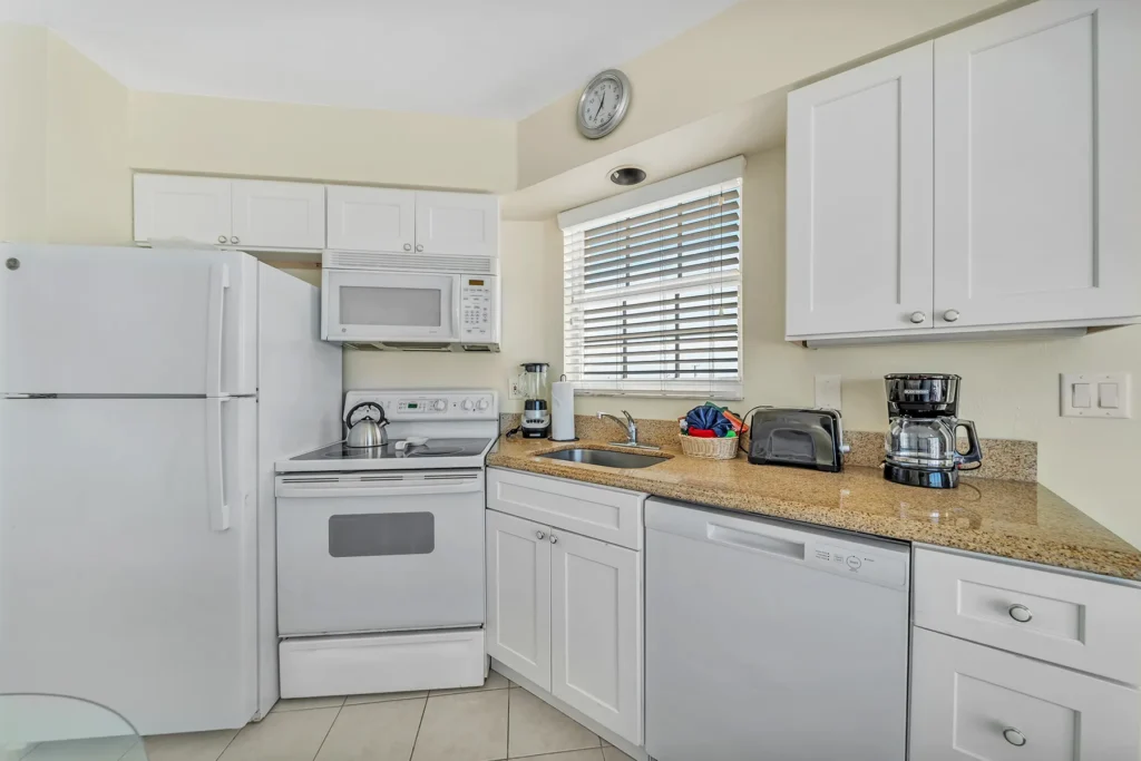 Accommodations page D DOUBLE SUITE slide show pic 2