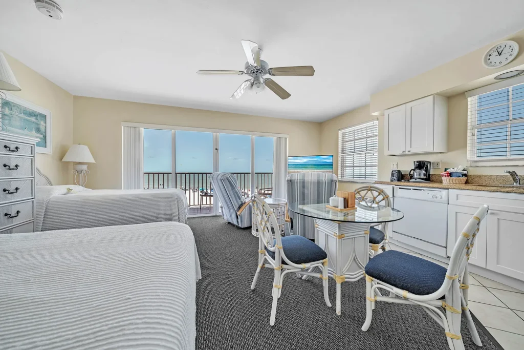 Accommodations page E SINGLE SUITE slide show pic 1