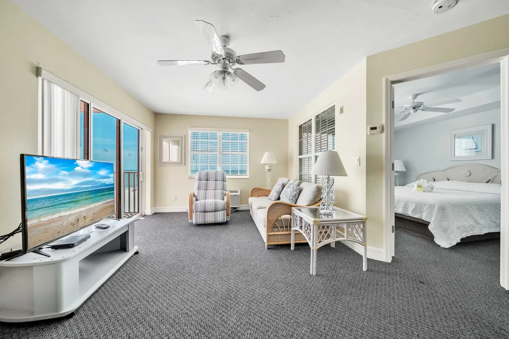 Accommodations page F SINGLE APARTMENT SUITE slide show pic 1