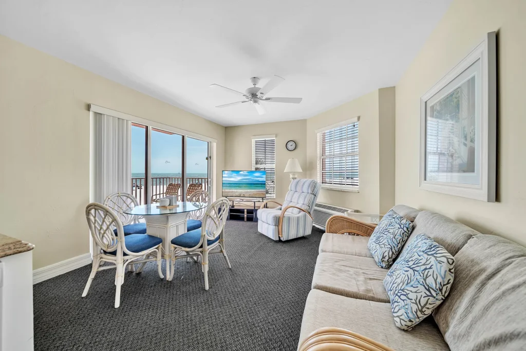 Accommodations page G DOUBLE APARTMENT SUITE slide show pic 1