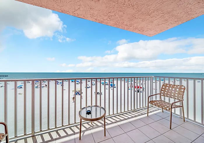 Home page ROOMS WITH STUNNING VIEWS BOOK NOW